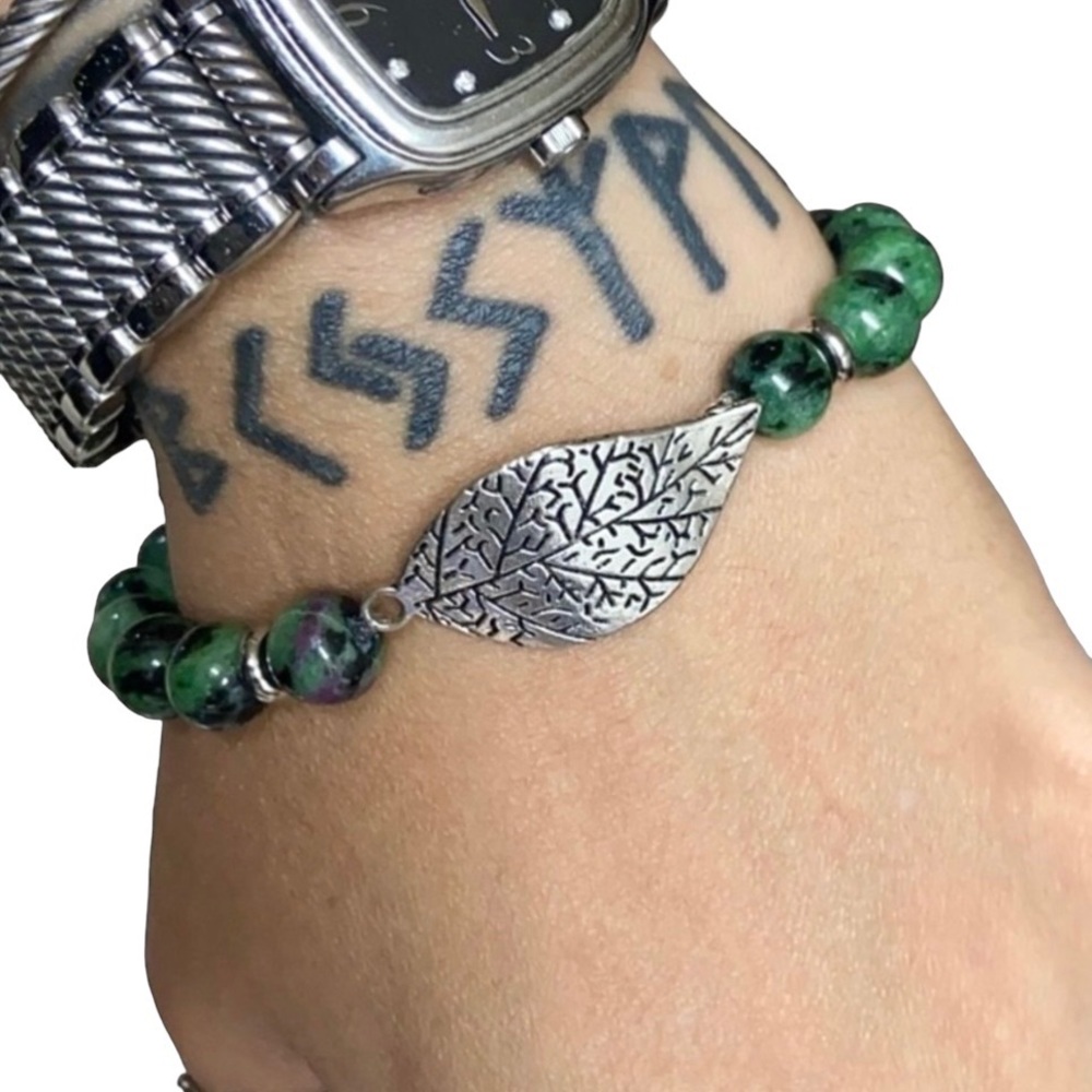 Ruby in zoisite gems & silver plated leaf bracelet - Picture 4 of 7